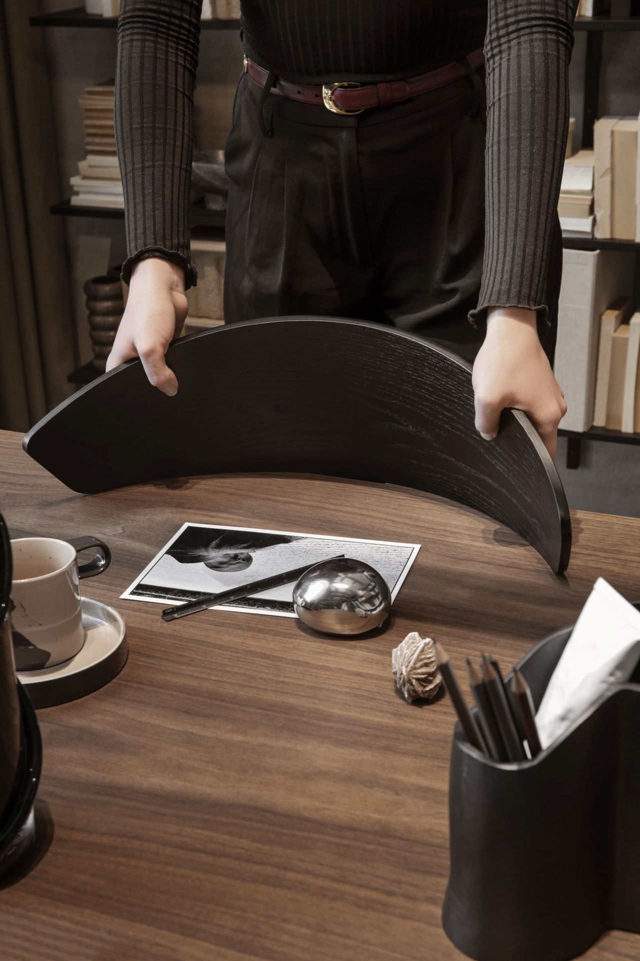 Herman Chaise de salle à manger avec structure en bois noir Ferm Living Herman Chaise de salle à manger avec structure en bois noir Ferm Living