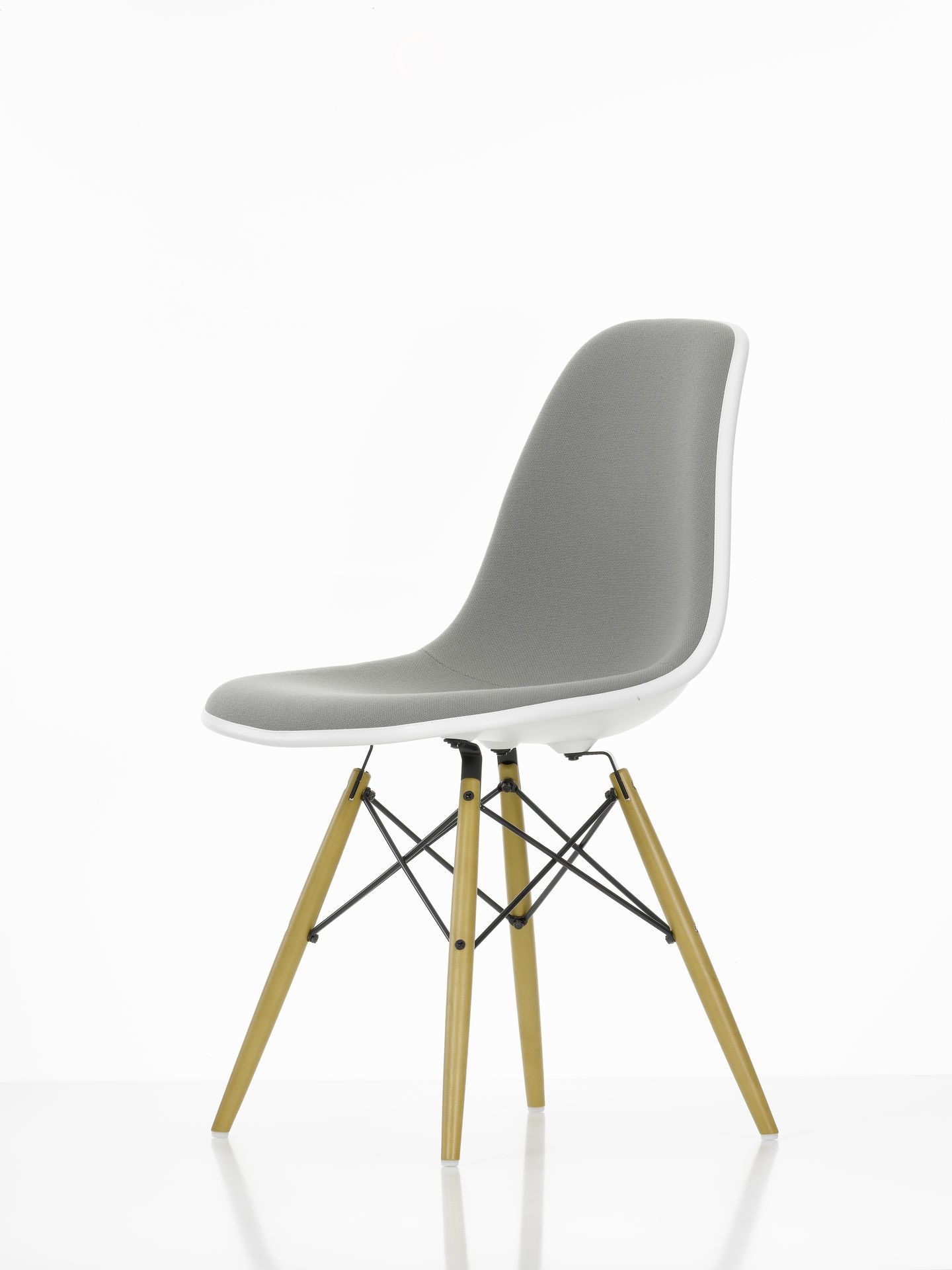 Eames Plastic Side Chair DSW chaise entièrement rembourrée Vitra