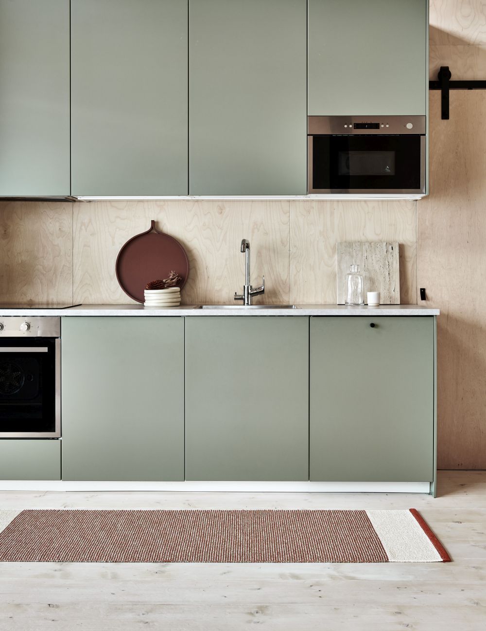 Tapis Edit 60 x 85 cm BLEU PAUVRES / BLEU FUMÉ / STONE Pappelina OFFRE SPECIALE