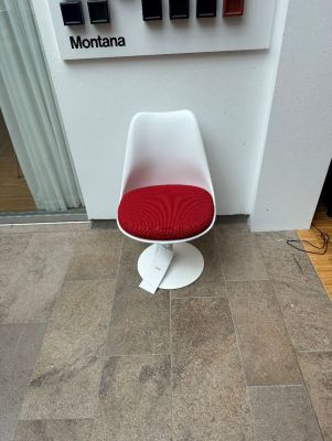 Chaise Tulipe, chaise non pivotante, Knoll International PIÈCE D'EXPOSITION
