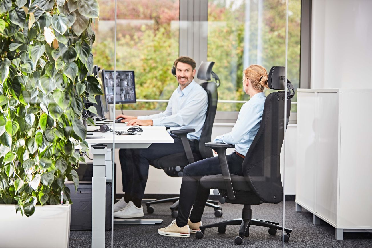Twentyfouris5 TF118 Fauteuil pivotant avec appui-tête Interstuhl