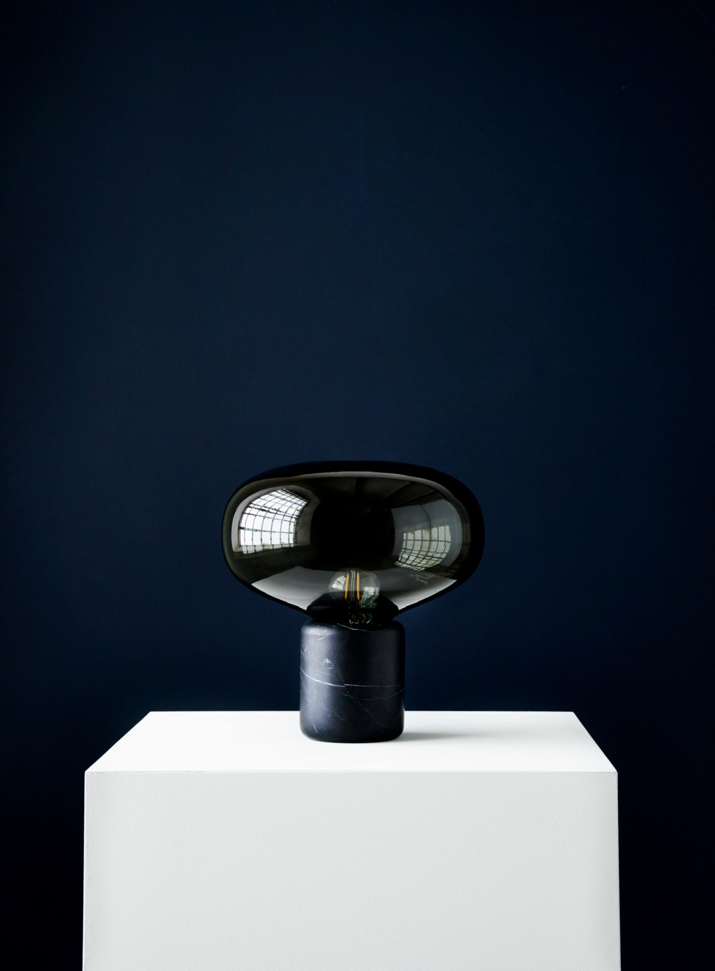 Karl-Johan Table lampe Lampe de table New Works chêne / verre opale