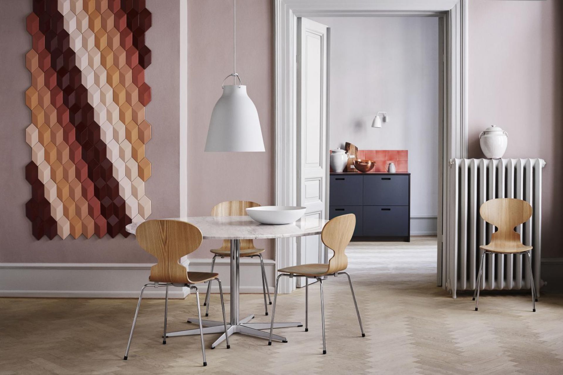La chaise La Fourmi  3101 Cadre à 4 pieds Fritz Hansen 