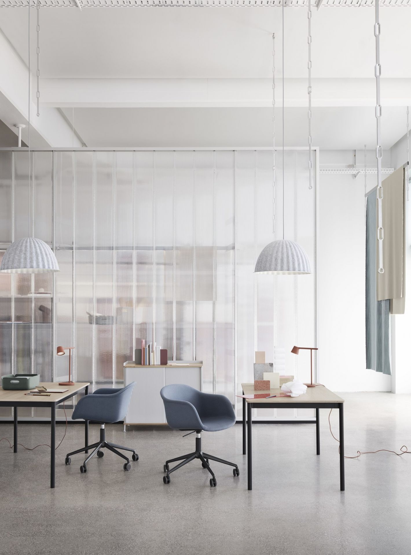 Under The Bell Pendant Lamp 82 Lampe de suspendue Muuto