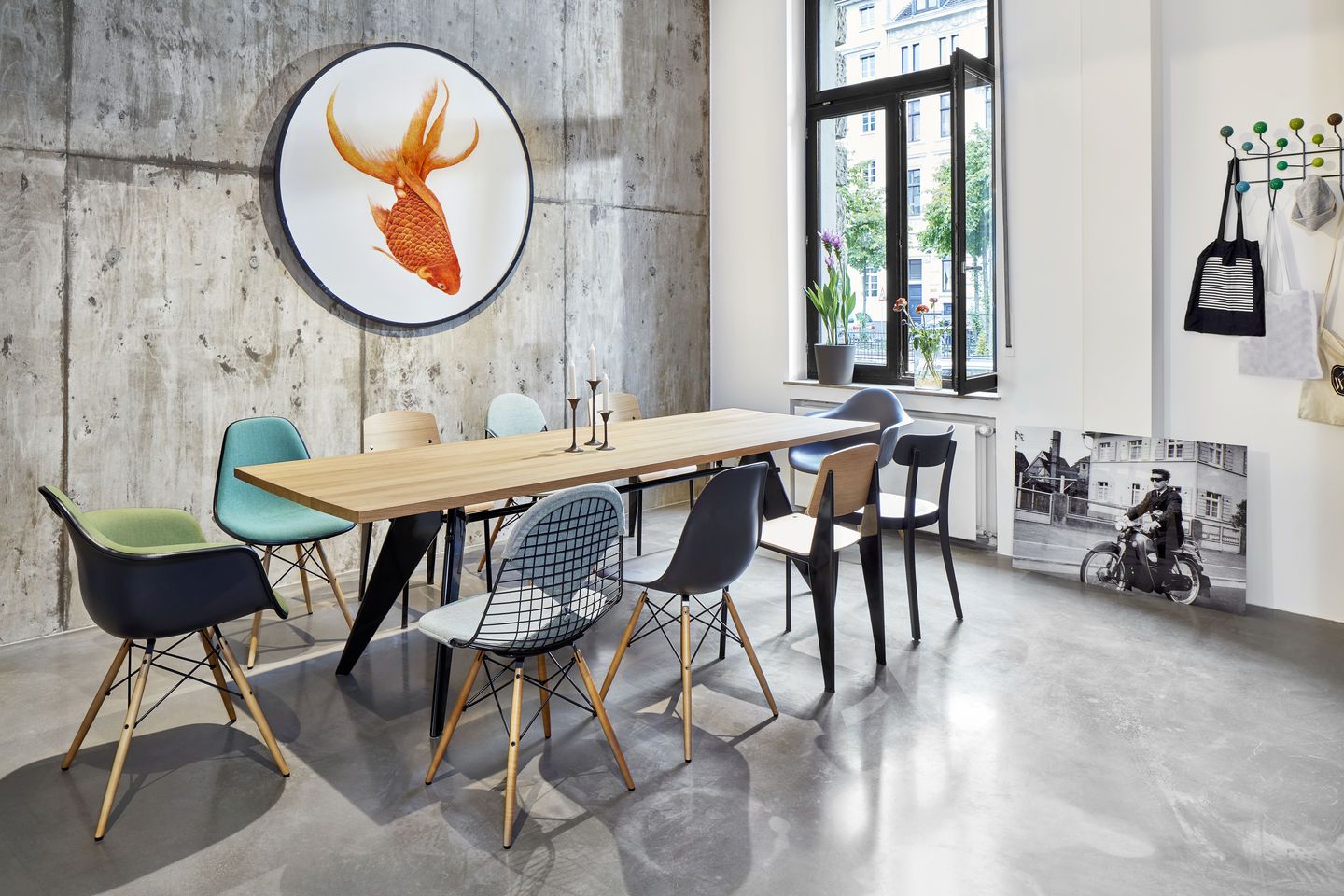 Eames Plastic Arm Chair DAW Chaise entièrement rembourrée Vitra