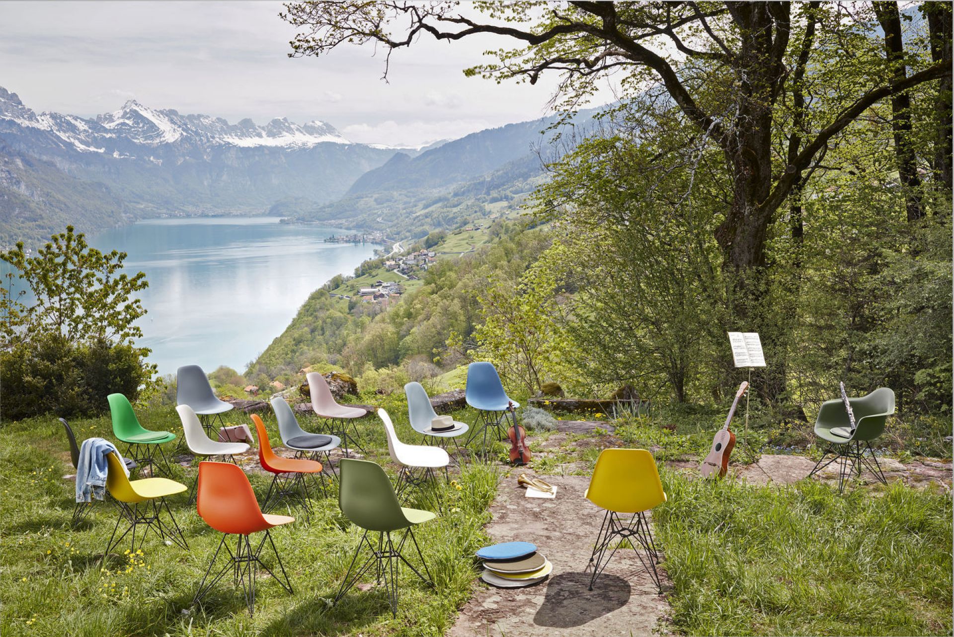 Eames Plastic Arm Chair DAW Chaise Vitra