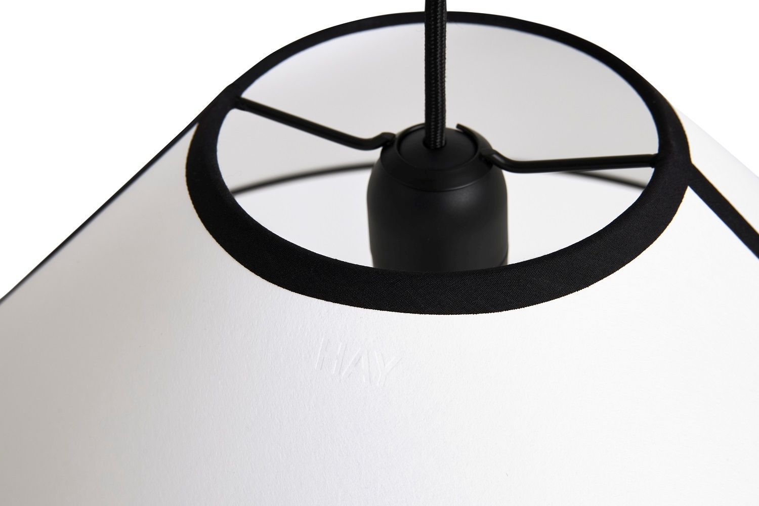 Ava Cone Pendant Lampe à suspendre Hay