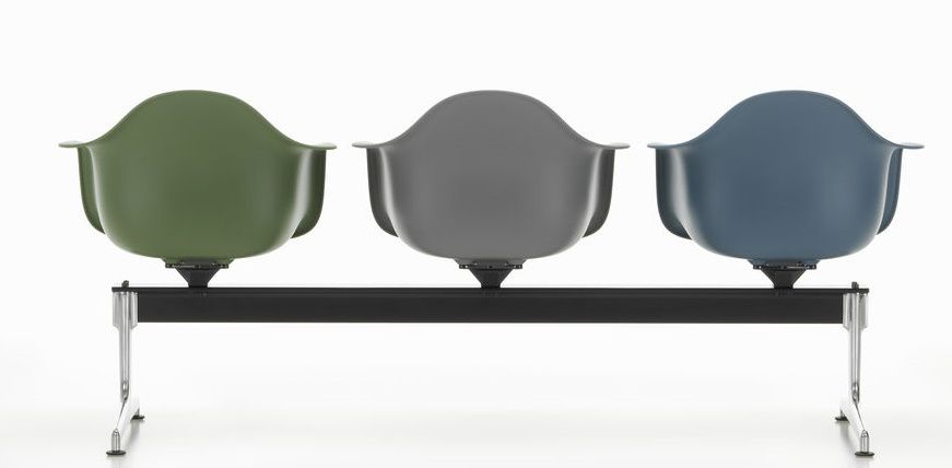 Eames Plastic Armchair RE sur traverse Vitra
