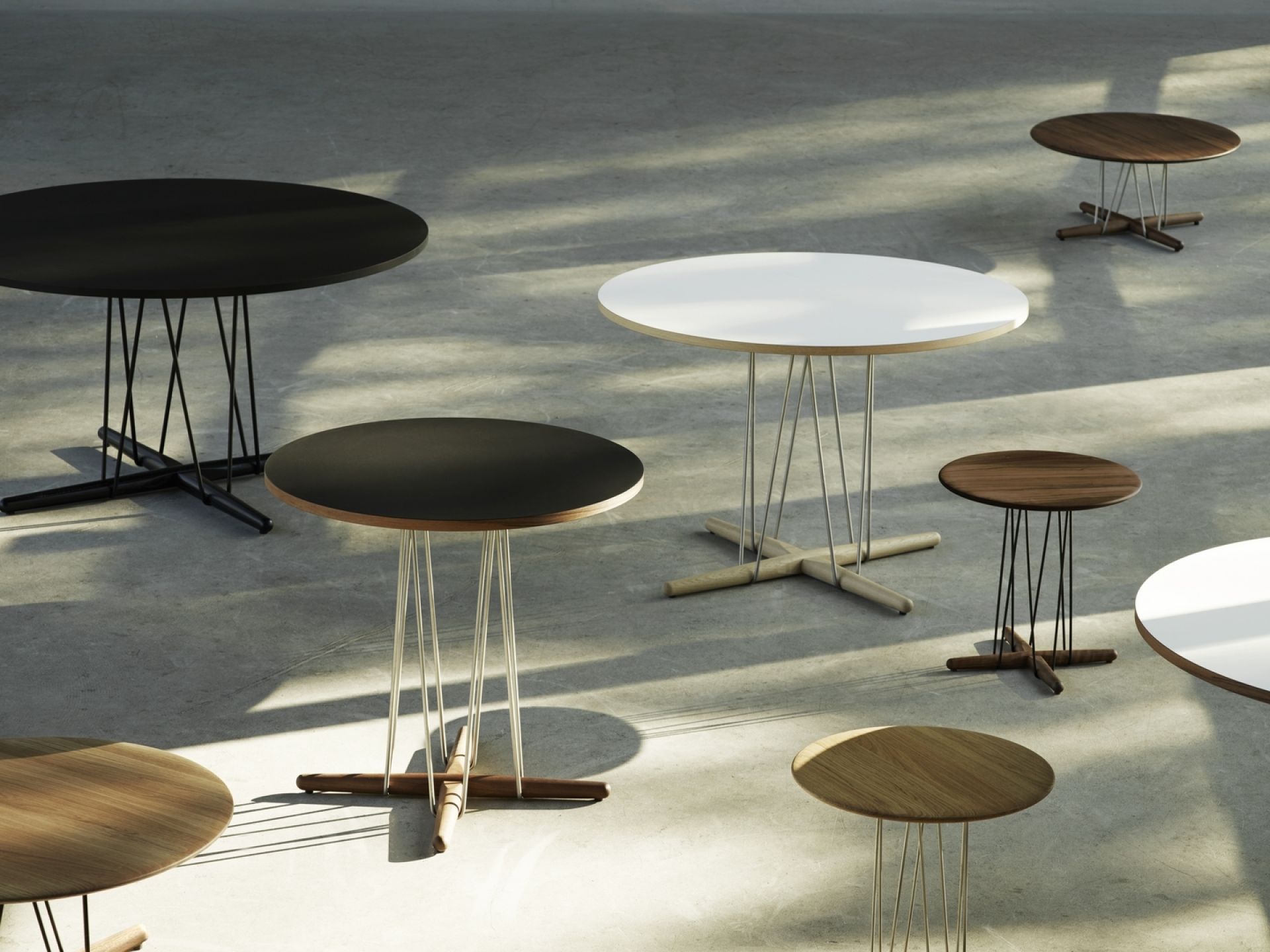 E020 Embrace Table Chêne Carl Hansen & Søn