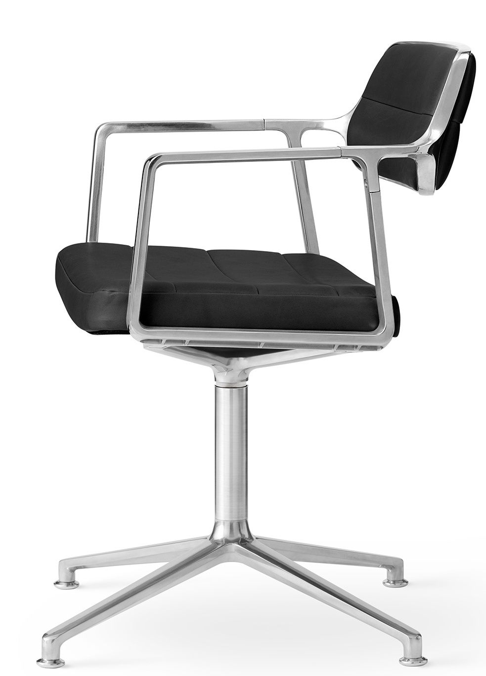VIPP453 Swivel Chair chaise avec patins cuir noir / cadre en aluminium poli Vipp