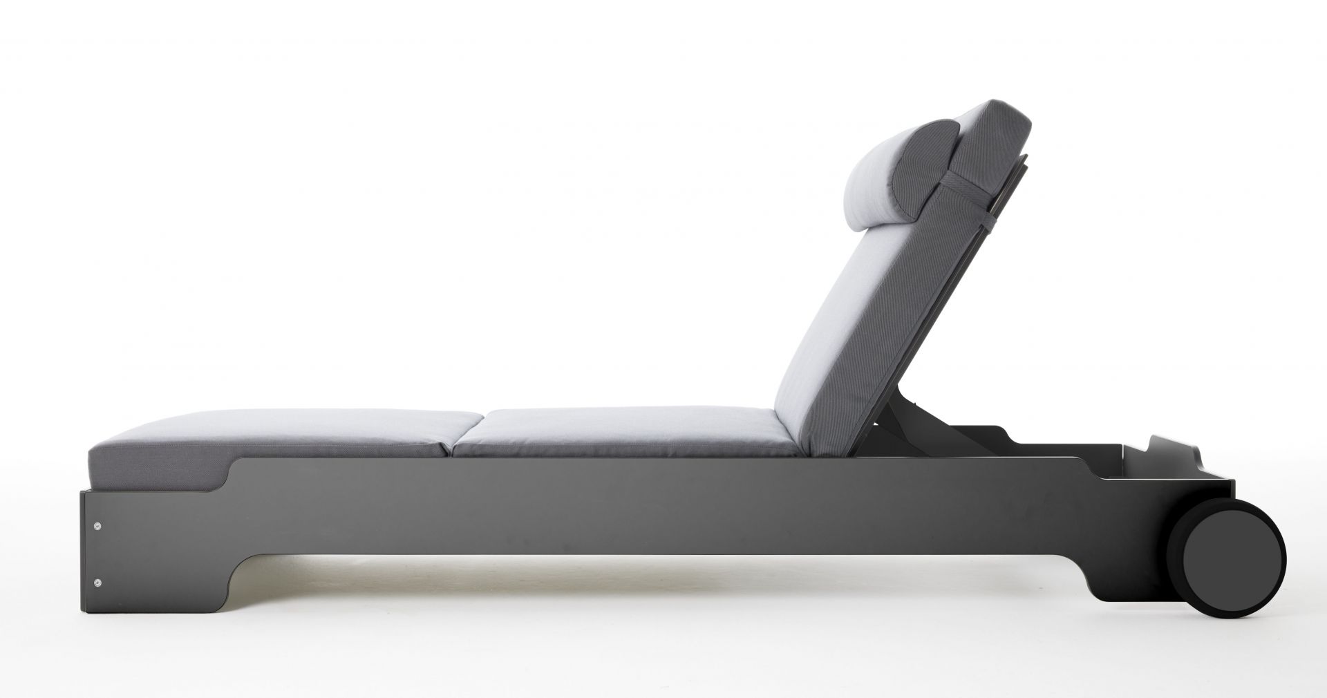 Chaise longue empilable Solara avec roues et coussin Outdoor Müller Möbelwerkstätten