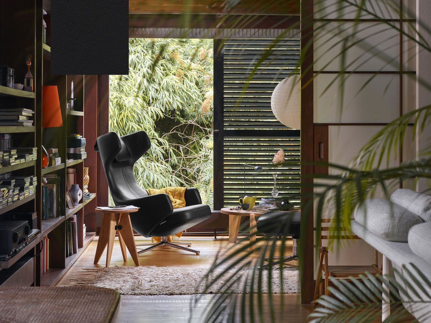 Fauteuil et repose-pieds Grand Repos combinaison préférée Vitra Cosy Kieselstein 40 cm