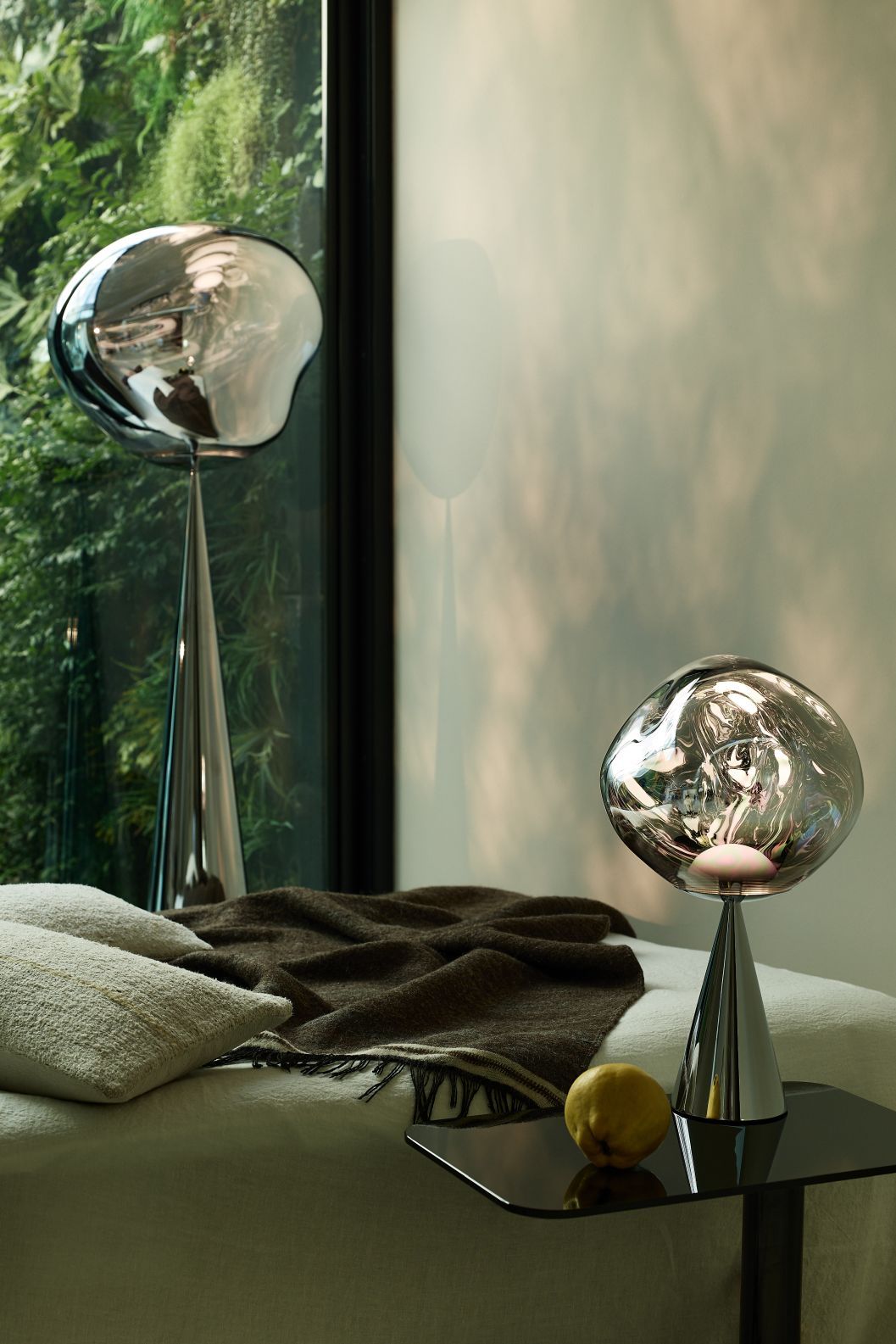 Melt Cone Fat Lampe de table argent - opale Tom Dixon
