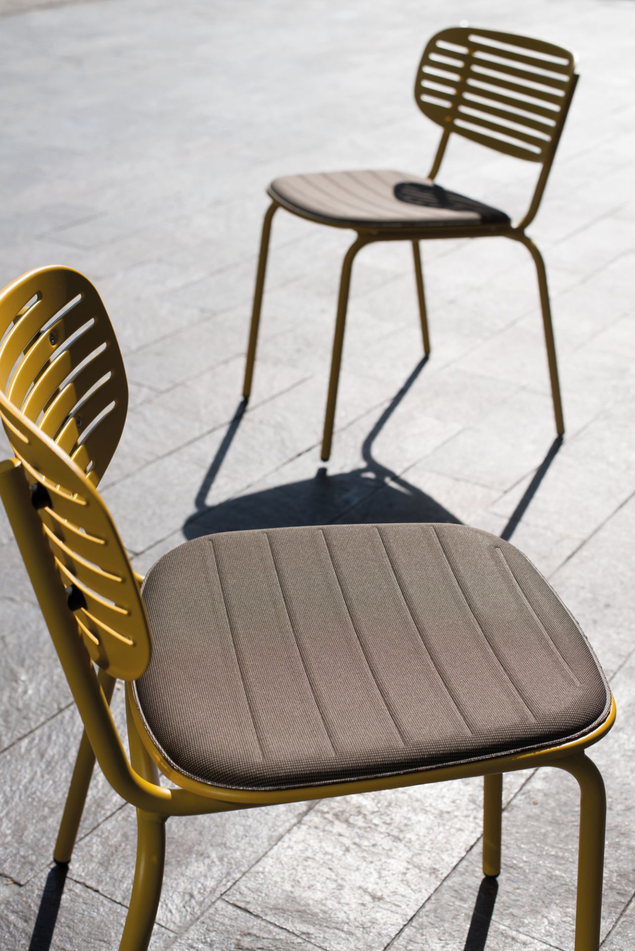 Mom Chaise Emu
