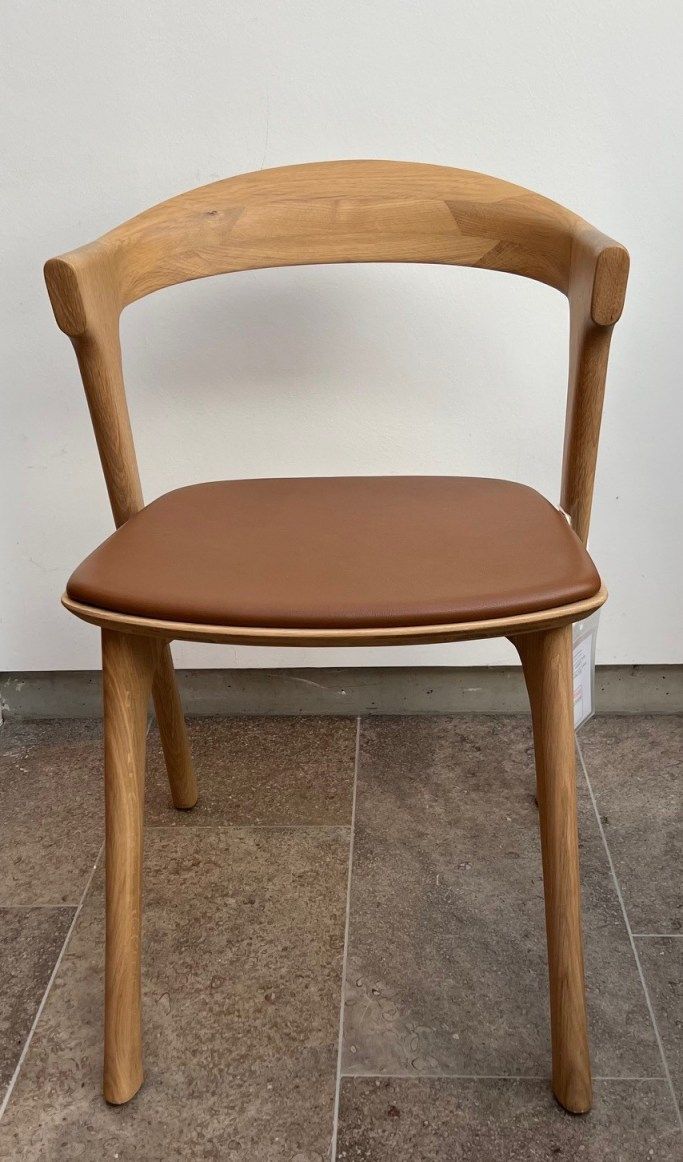 Chaise Bok chêne laqué - cuir Sienna Ethnicraft PIÈCE D'EXPOSITION