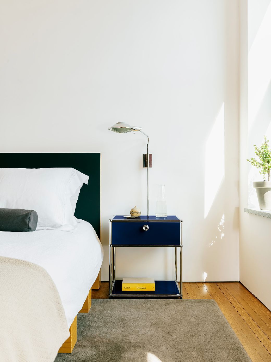 USM Haller Table de chevet avec compartiment ouvert M54 Blanc pur