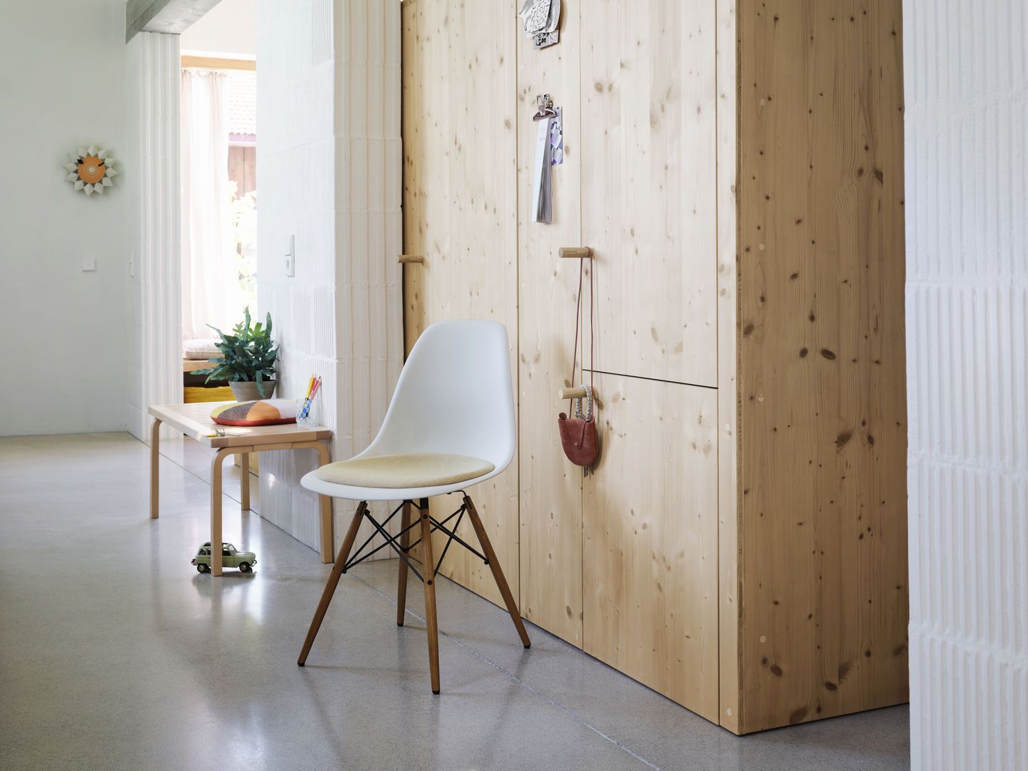 Eames Plastic Side Chair DSW chaise Vitra