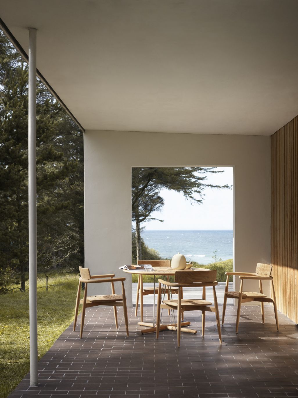 E008 Embrace Outdoor Chaise Carl Hansen & Søn