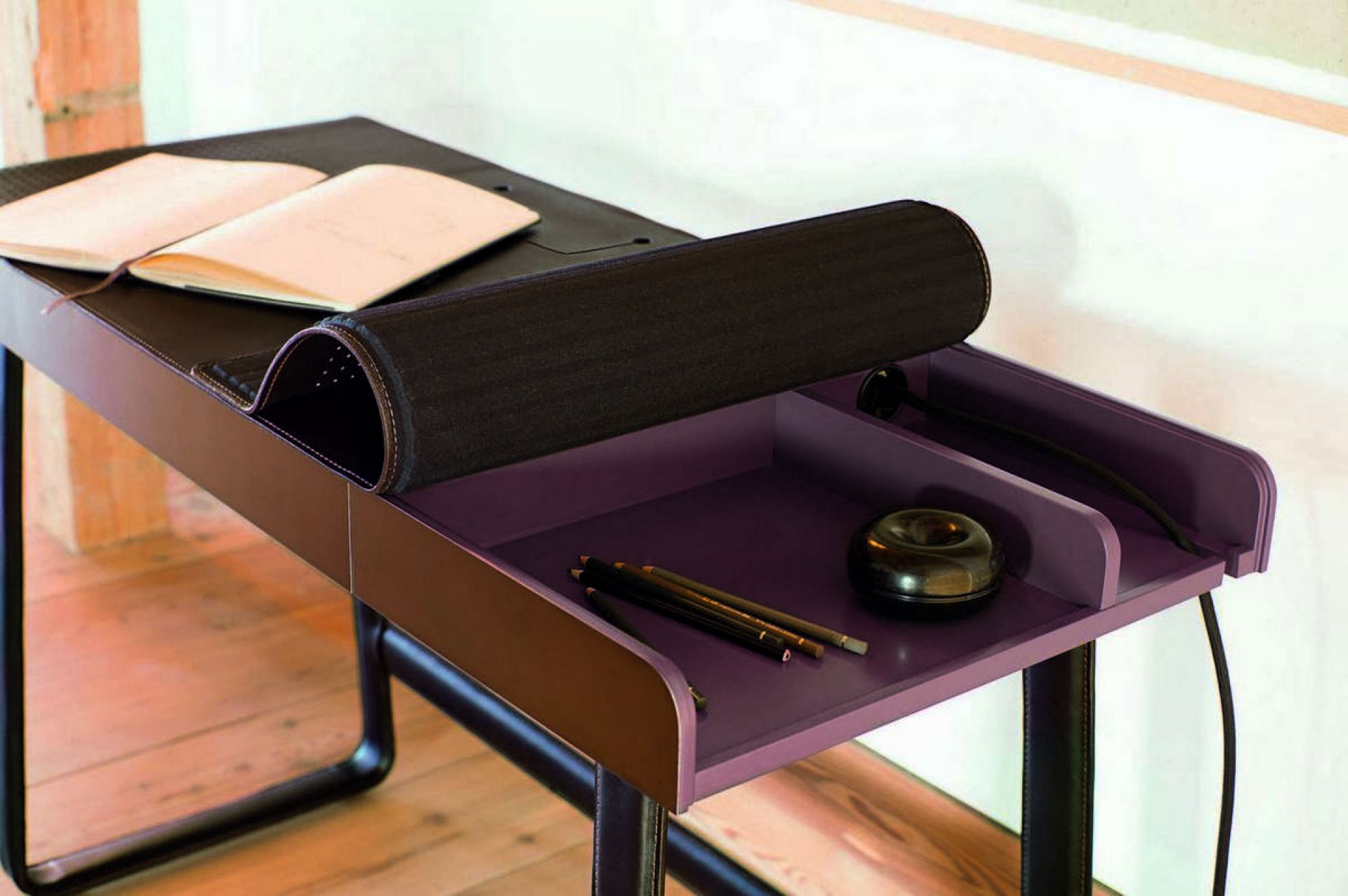 Pegasus Home Desk bureau ClassiCon