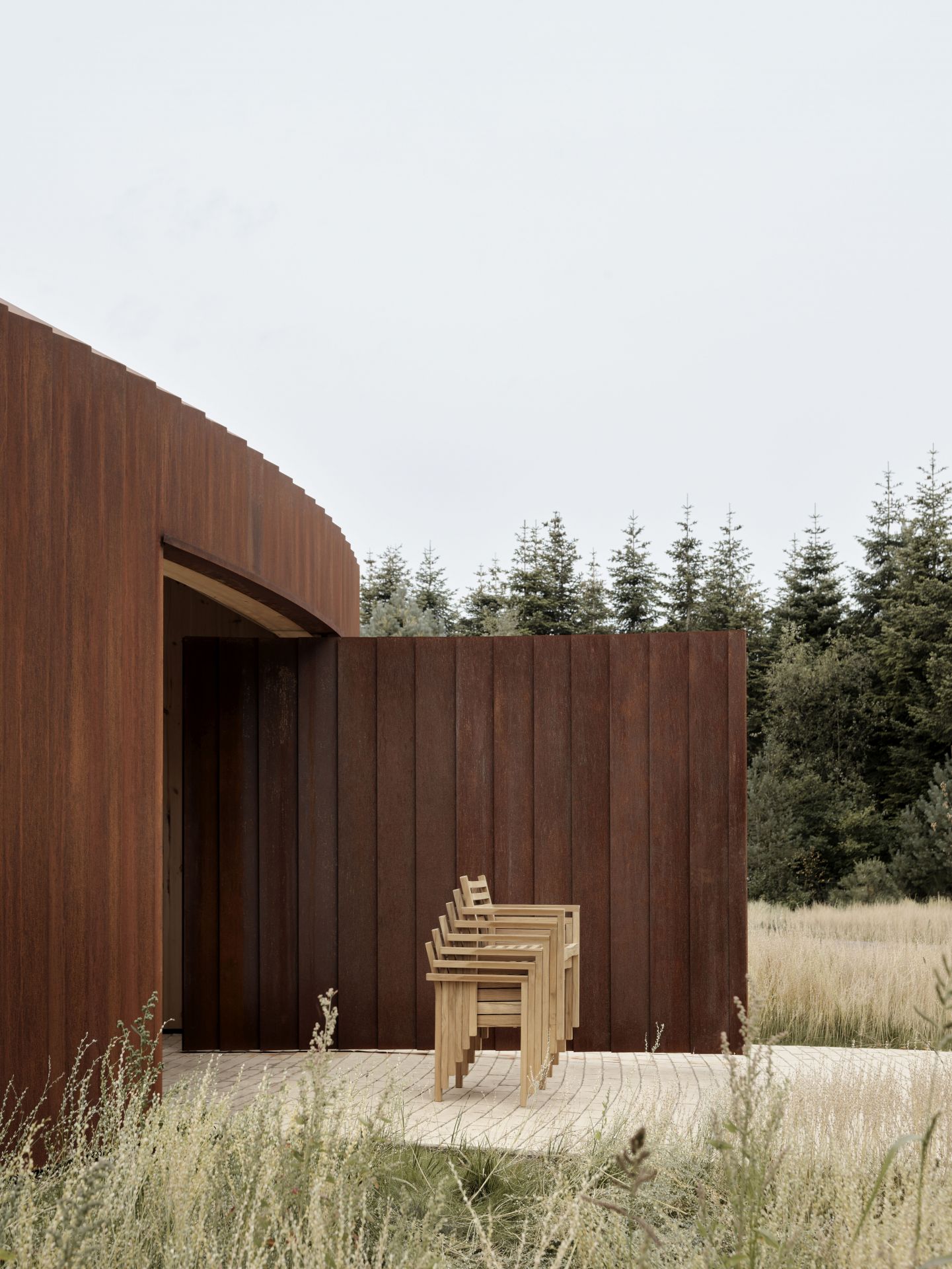 AH502 Chaise avec accoudoirs en teck Outdoor Carl Hansen & Søn