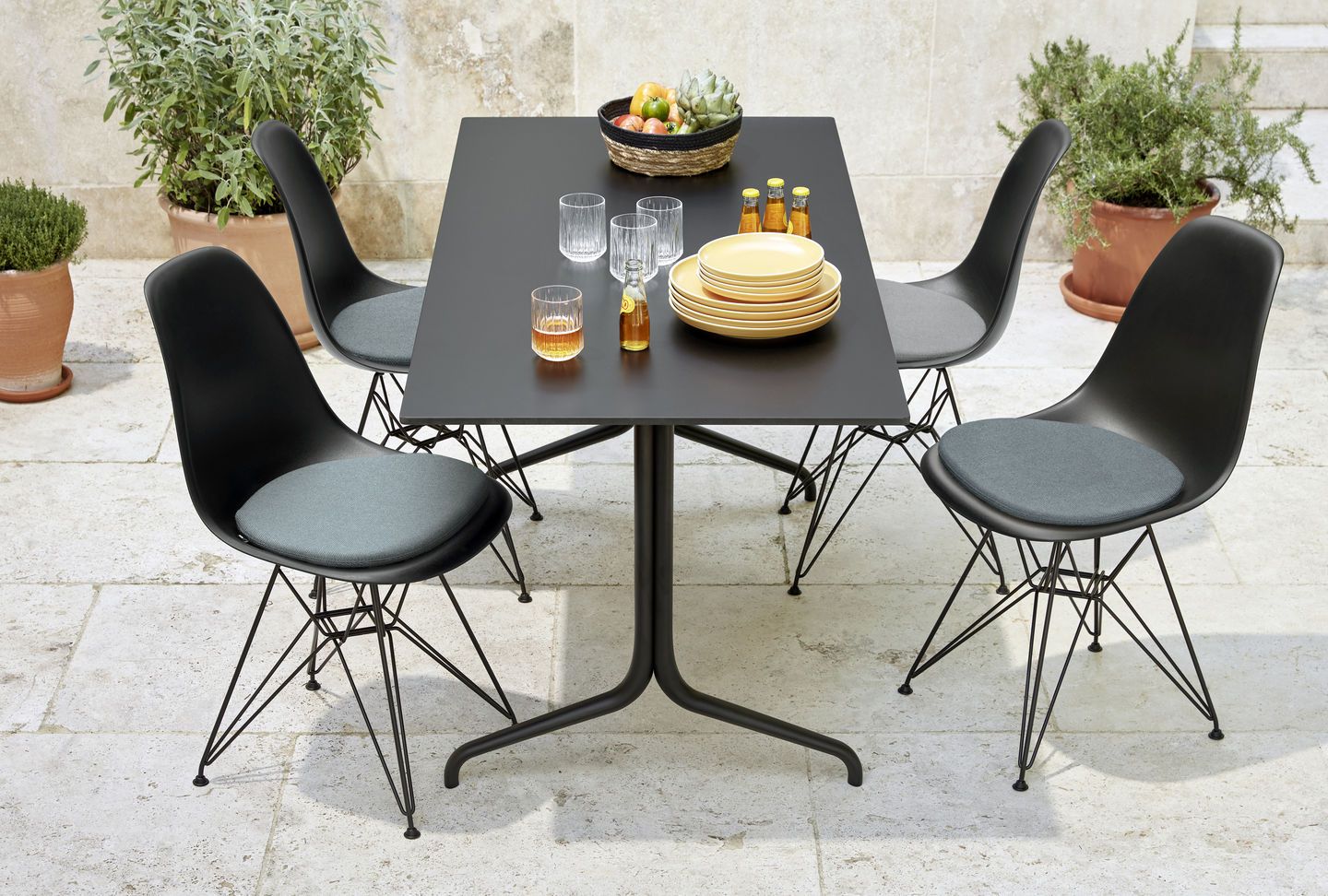 Eames Fiberglass Chair DSR chaise Vitra