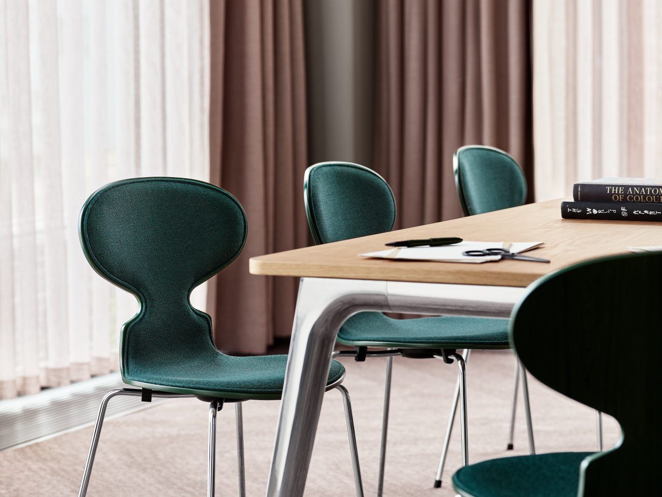 Table Pluralis Fritz Hansen