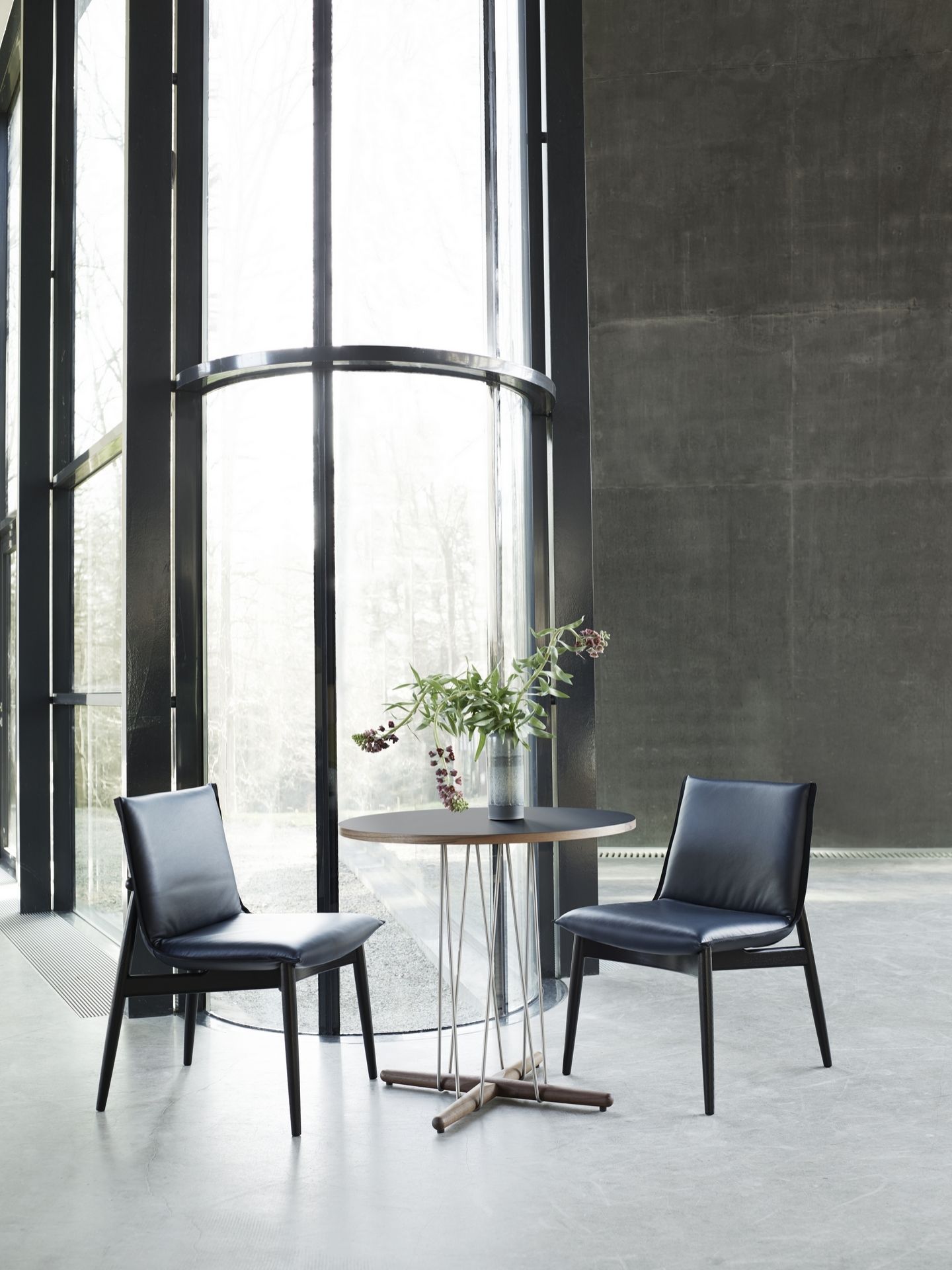 E020 Embrace Table noyer Carl Hansen & Søn