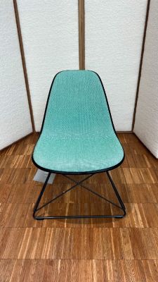 Chaise latérale Eames en plastique LSR entièrement rembourrée Vitra PIÈCE D'EXPOSITION