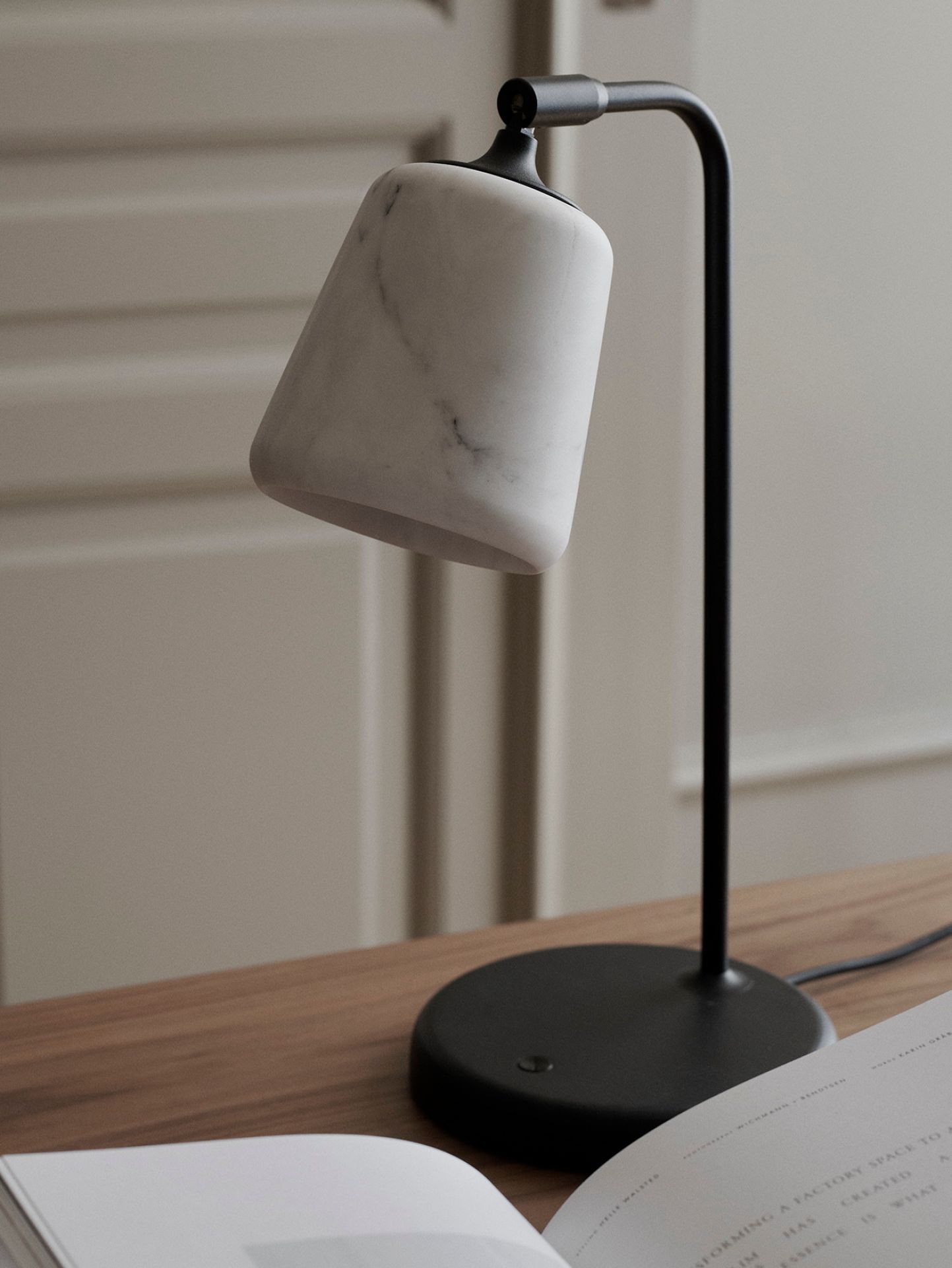 Material Table Lamp "Black Sheep Edition" lampe de table New Works