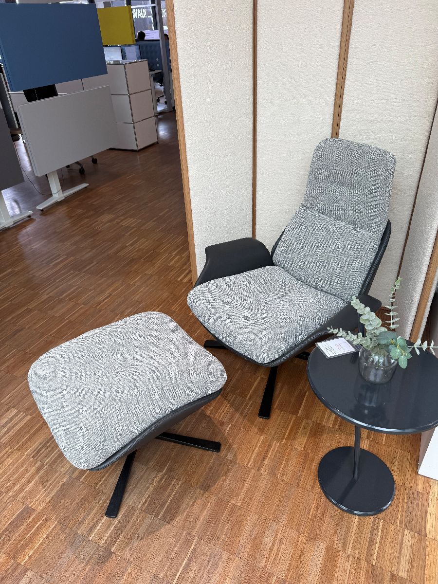 Fauteuil et ottoman Rei Prostoria PIÈCE D'EXPOSITION