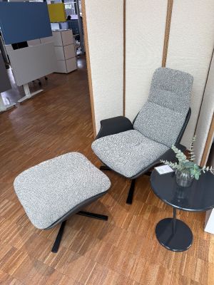 Fauteuil et ottoman Rei Prostoria PIÈCE D'EXPOSITION
