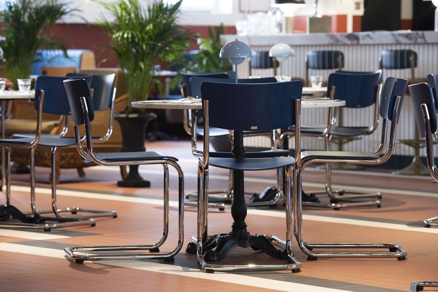 S 43 Classic Steel Tube Cantilever Chair CHROME/BLACK Thonet PREFERRED COMBINATION