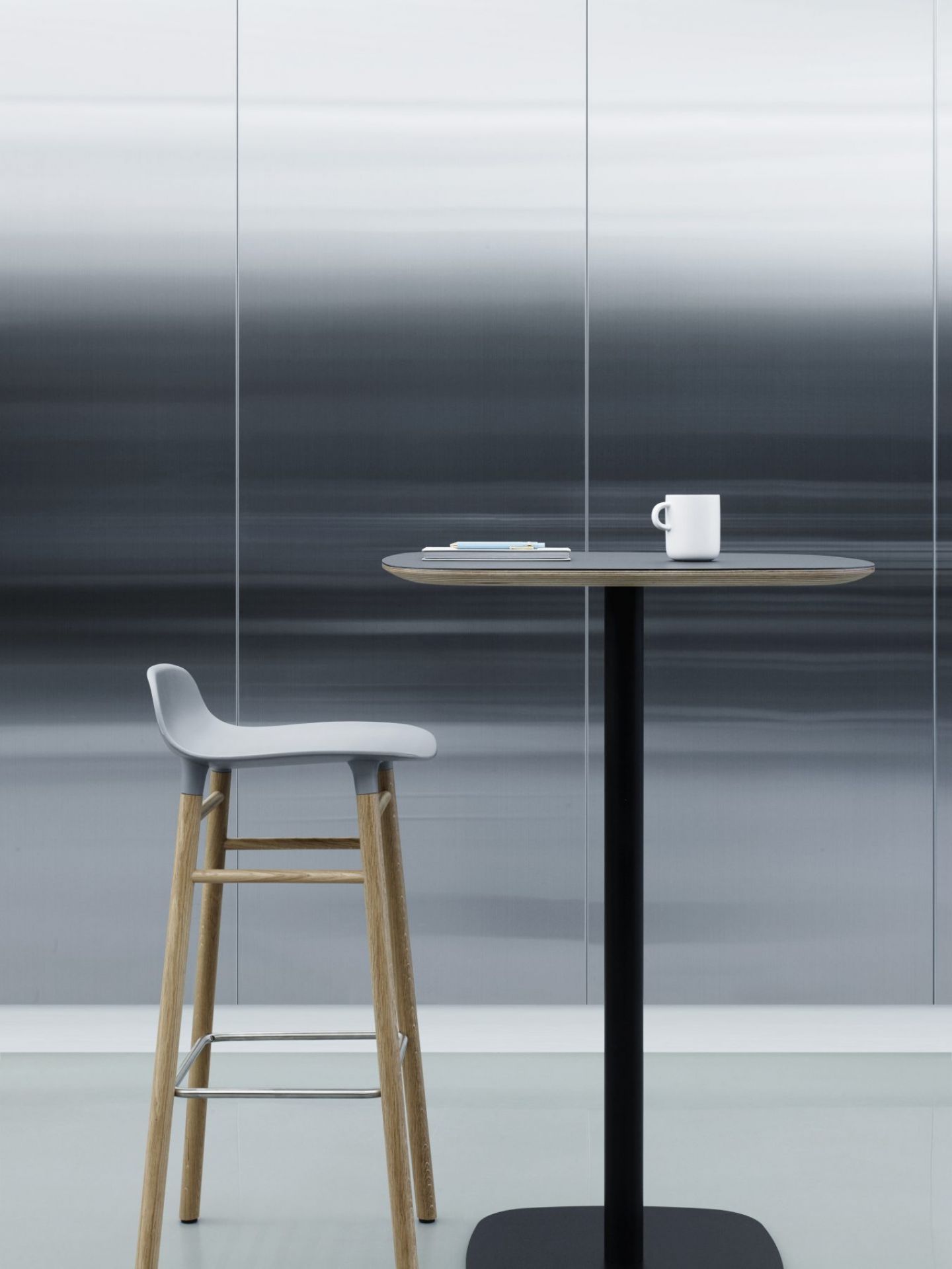 Form Barstool tabouret de bar H 65 cm Bois Normann Copenhagen