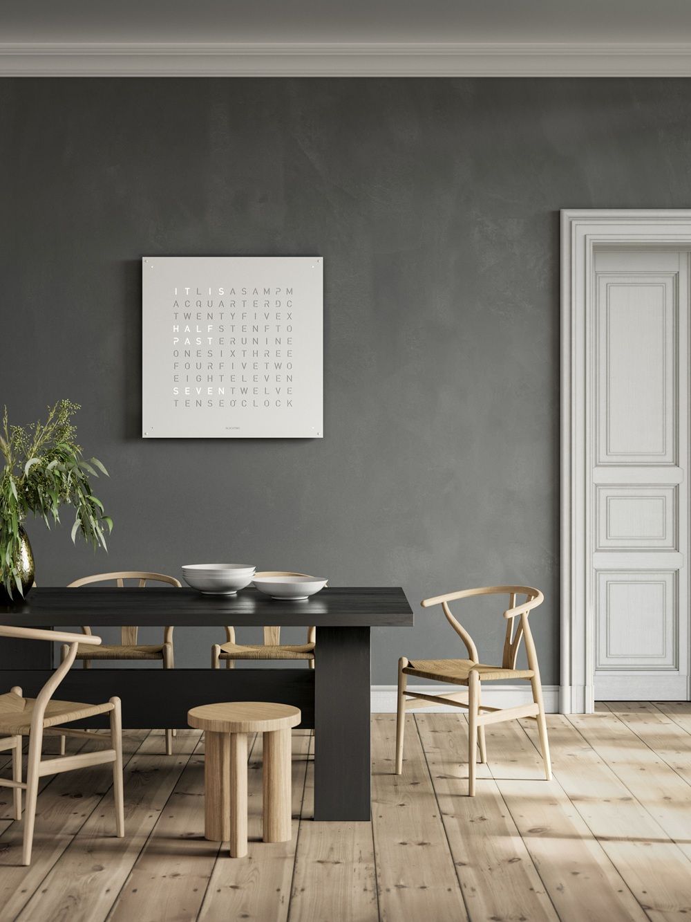 Earth 90 Steel Series Horloge murale / Objet temporel Allemande QLOCKTWO