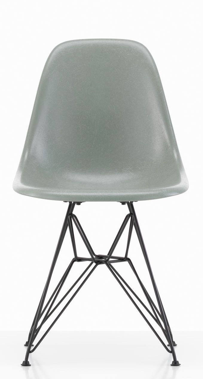 Eames Fiberglass Chair DSR chaise Vitra