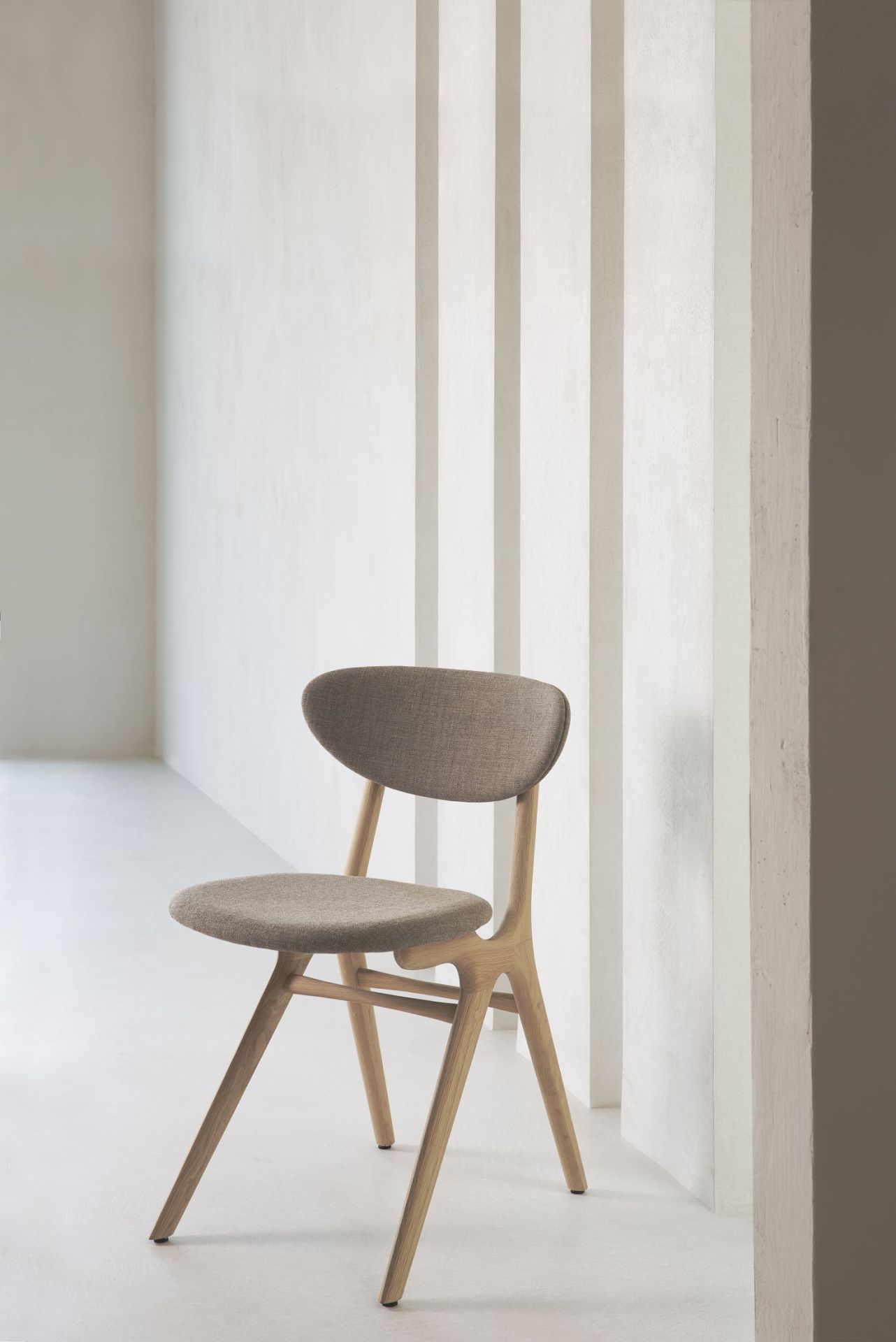 Chaise Eye chêne laqué - Warm Grey Ethnicraft