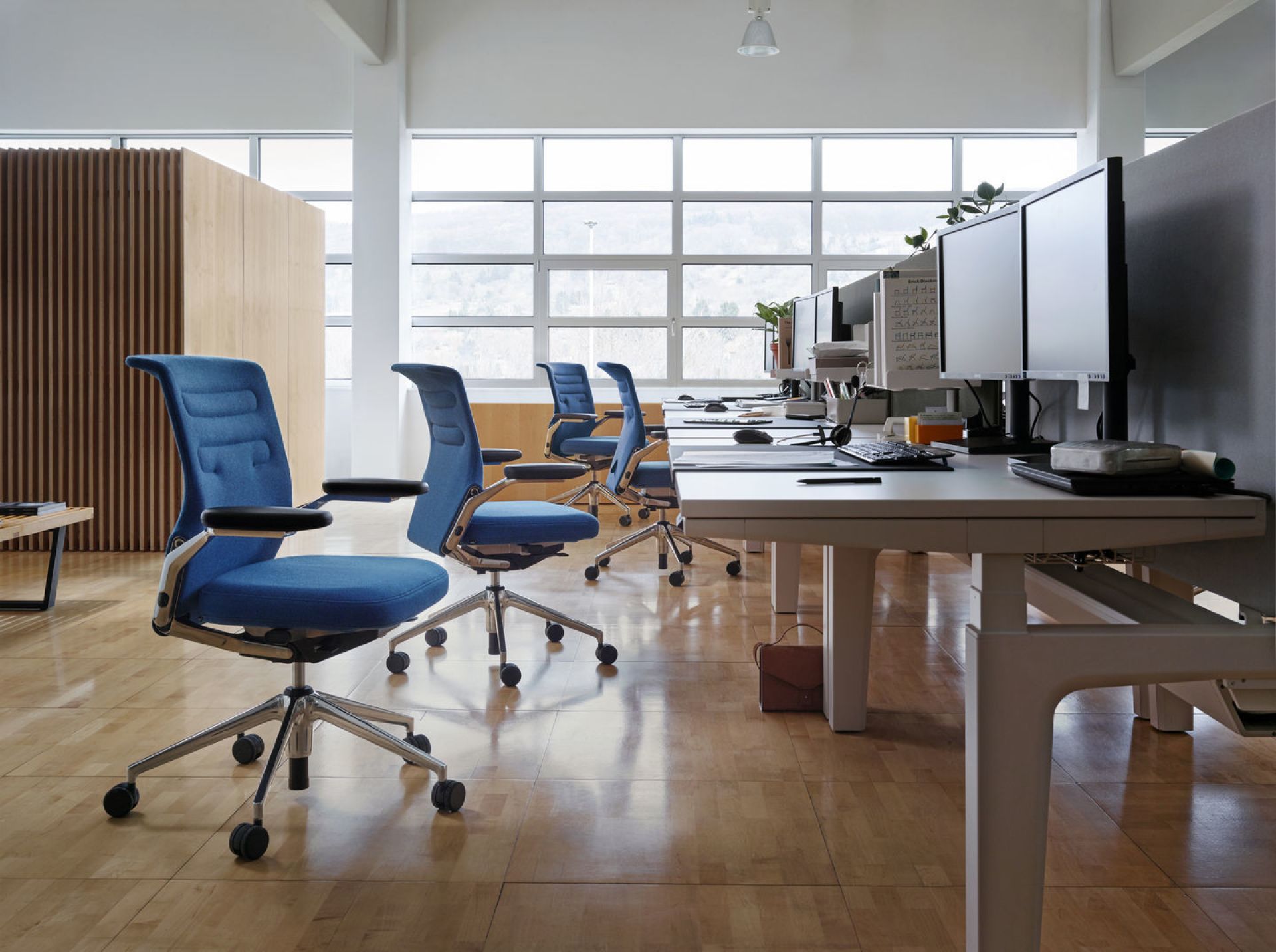 AC5 Work Chaise pivotante de bureau avec réglable support lombaire Vitra