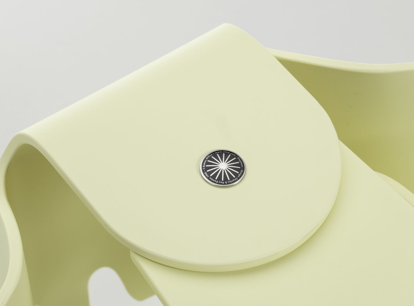 Eames Elephant tabouret RE Vitra jaune canari