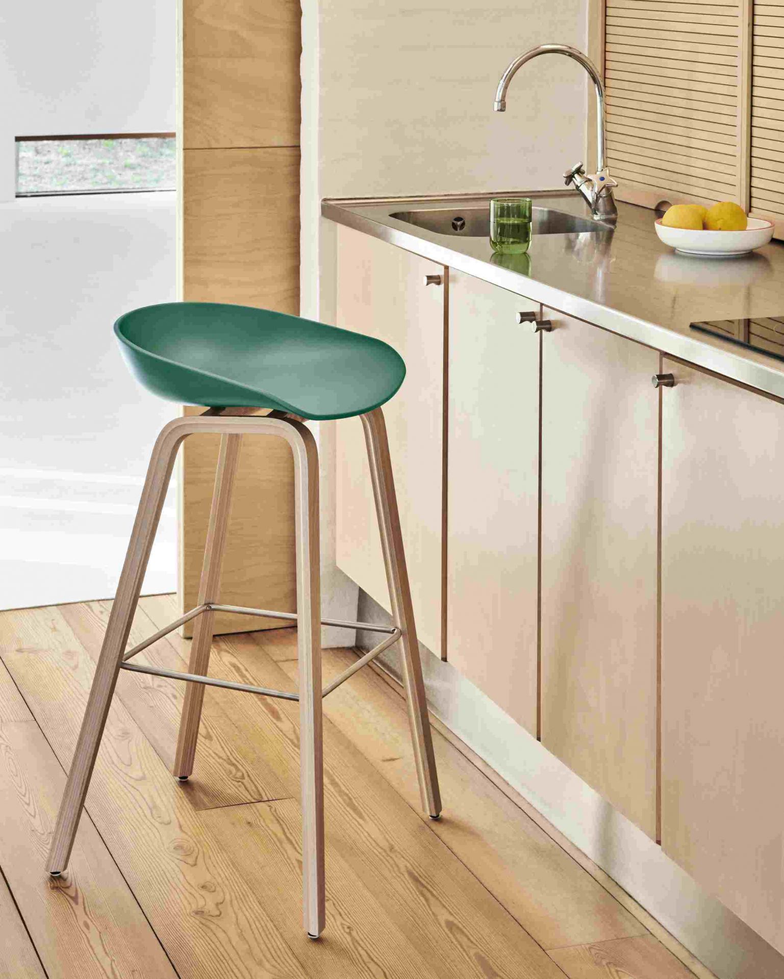 About a Stool AAS32 / AAS 32 Tabouret Faible Hay