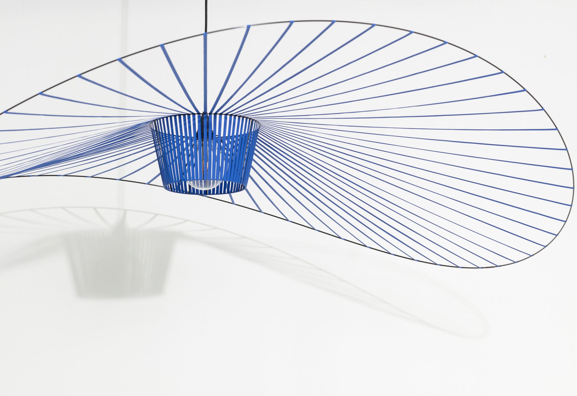 Vertigo Suspension Medium Bleu cobalt Petite Friture