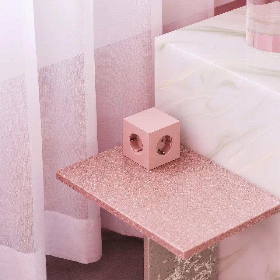 Avolt Cube de prises avec USB C dfp Design Pink