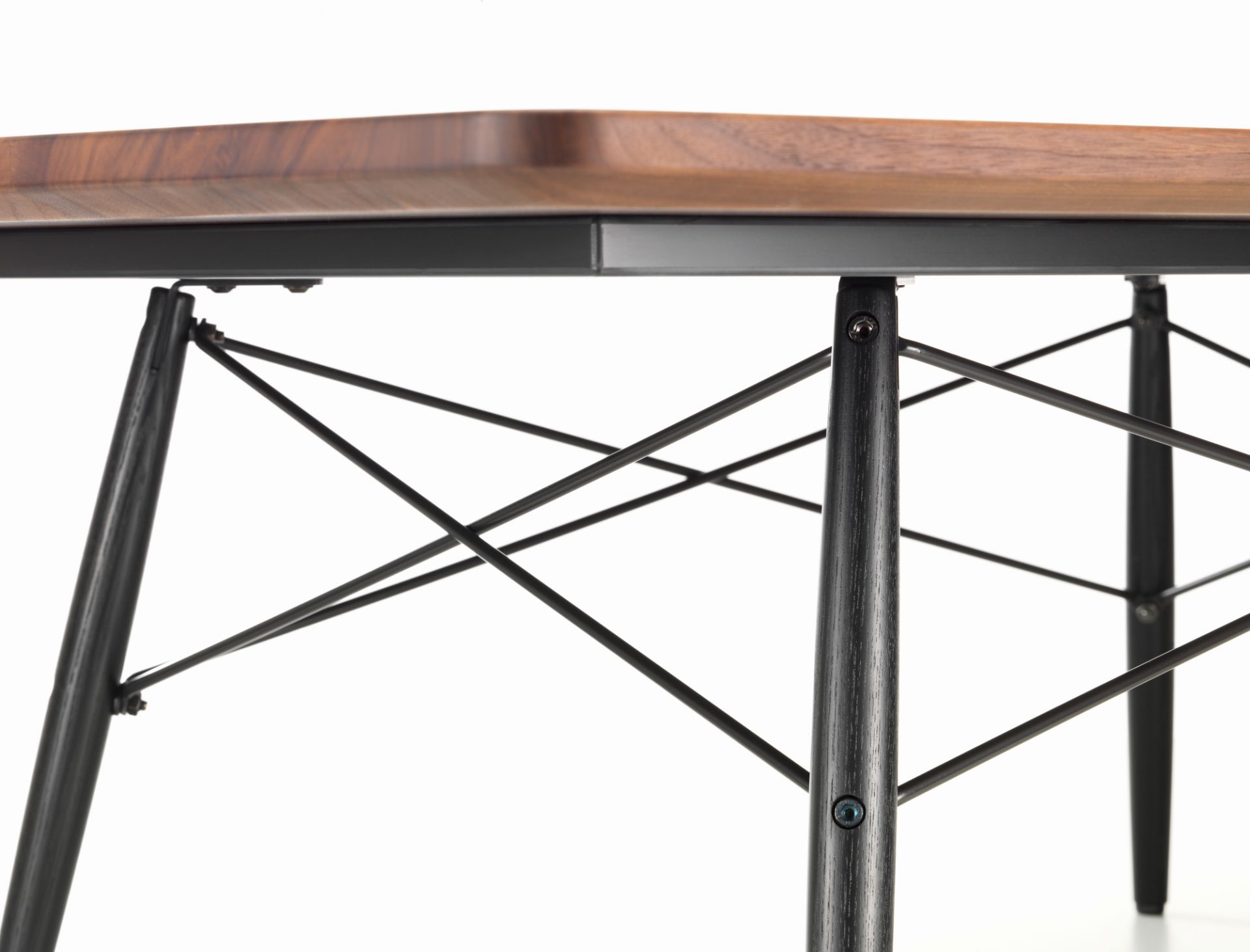 Eames Coffee Table Square noyer américain Vitra