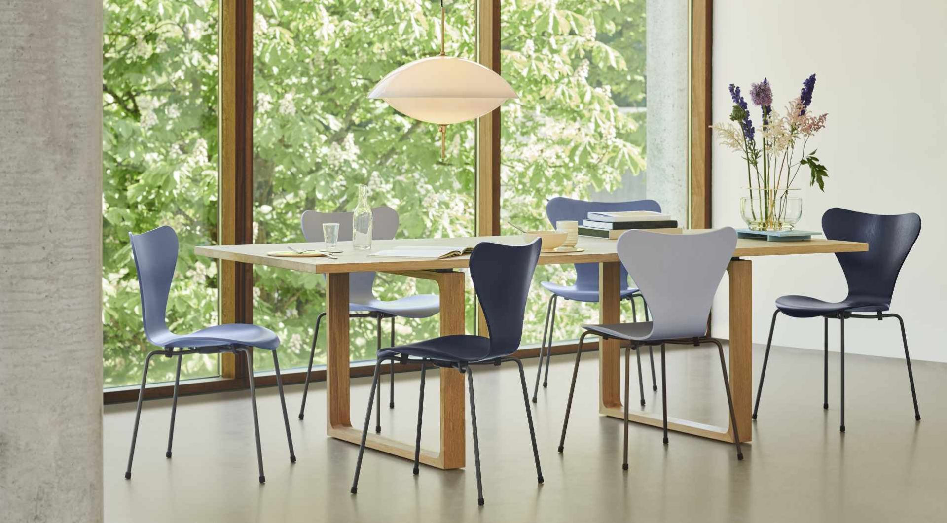 Essay Table Fritz Hansen QUICK SHIP