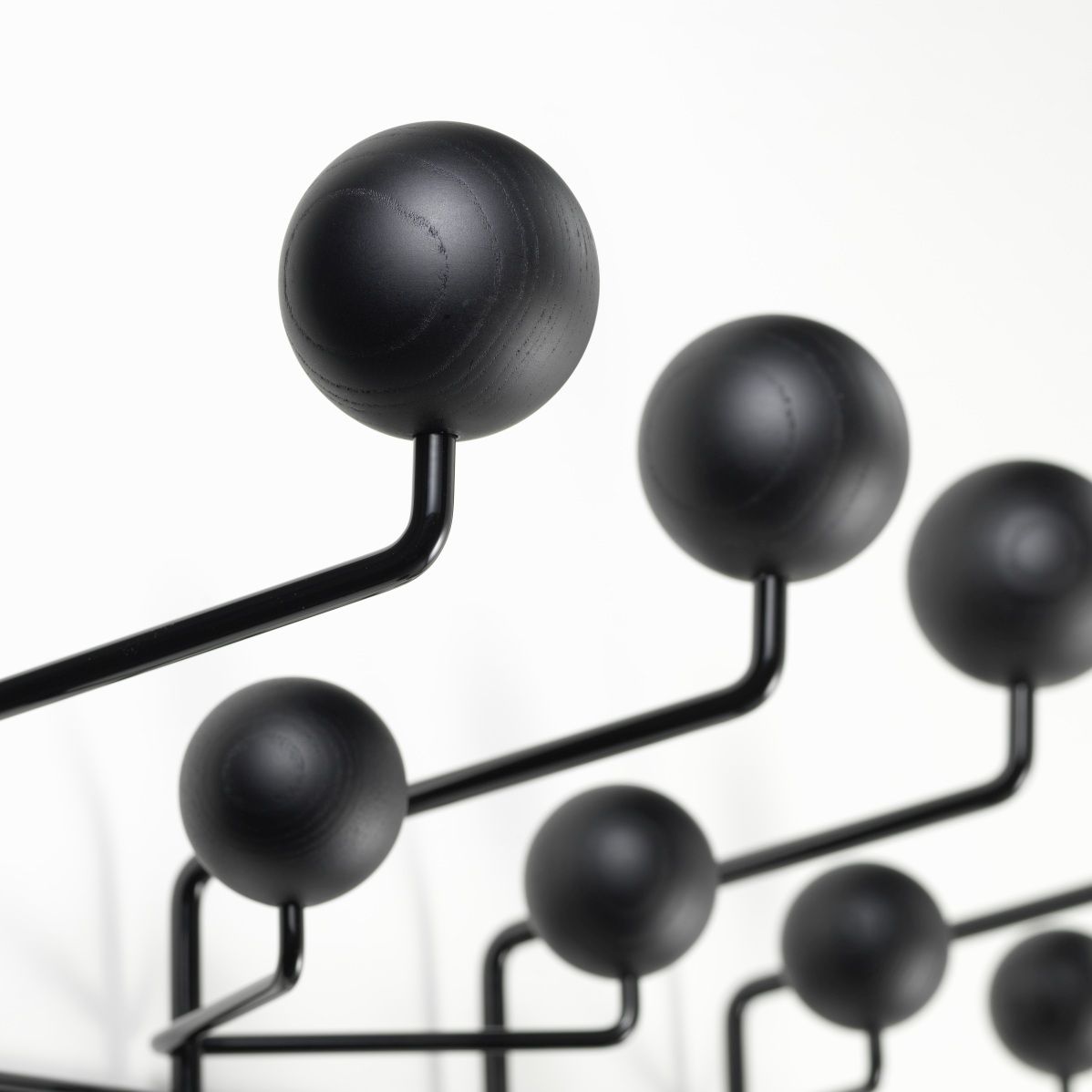 Eames Hang it all Porte-manteau frêne noir Vitra NOUVELLE VERSION