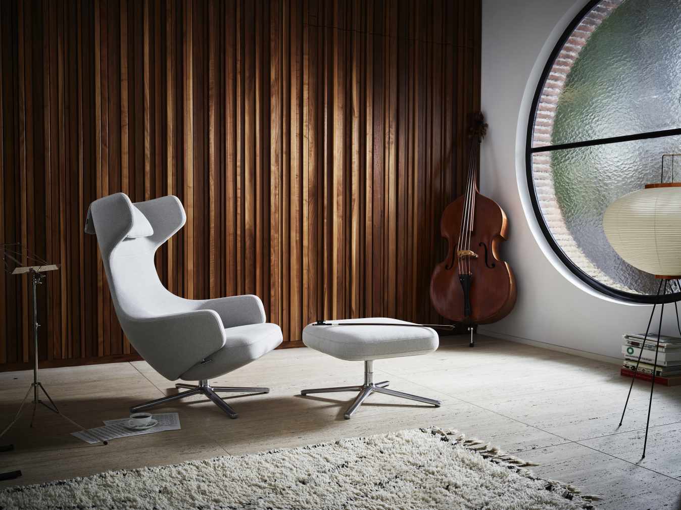Grand Repos Fauteuil + Ottoman Basse / CUIR PREMIUM AVEC LIGNE CONTRASTE BLEU FUME Vitra OFFRE SPECIALE