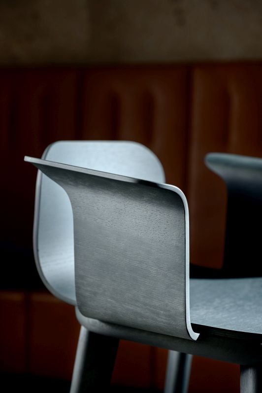 Aeon Comfort Barstool Tabouret de bar avec accoudoirs Zeitraum
