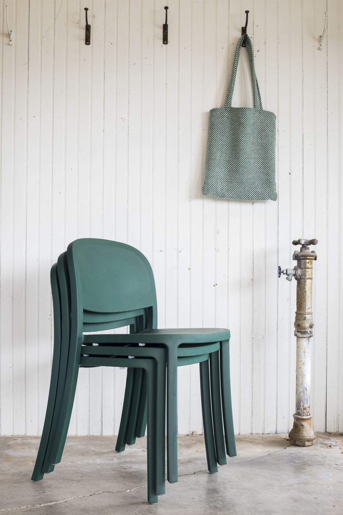 1 Inch Reclaimed chaise empilable Bleu Emeco