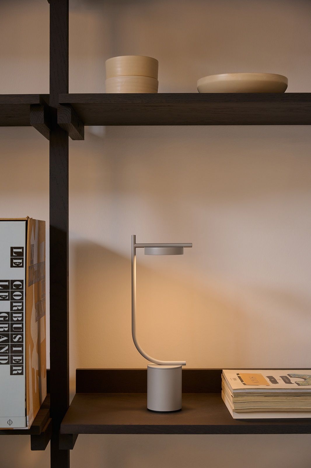 Igram Portable Table Lamp Shape J Lampe à batterie / lampe de table Grupa 