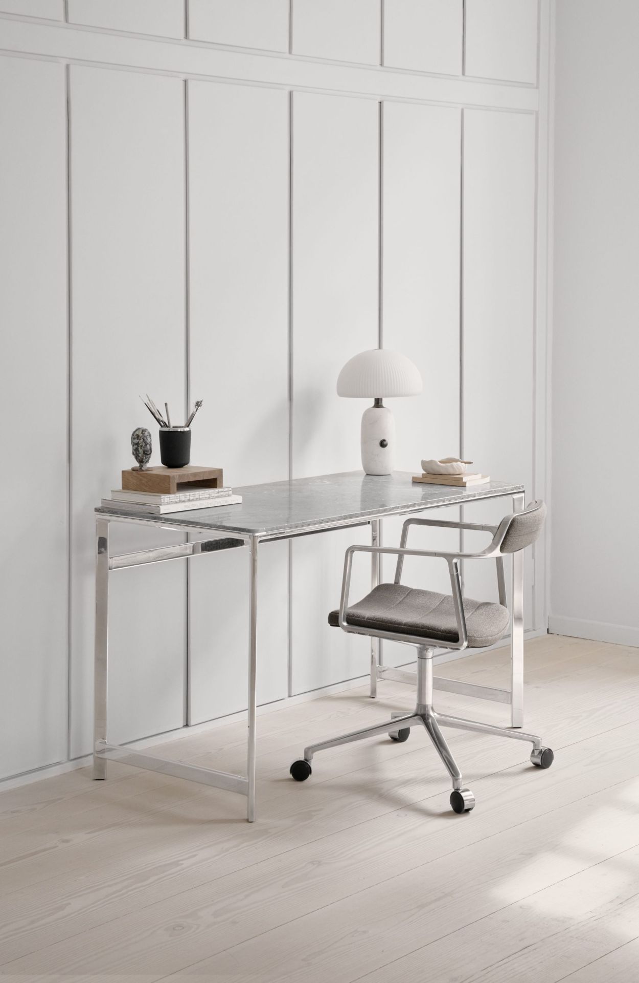 430 Studio Desk Bureau Vipp